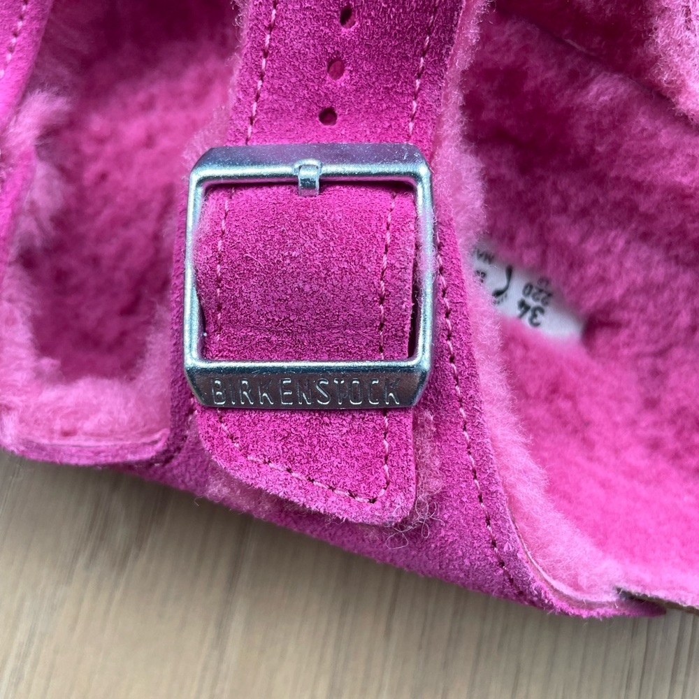 Birkenstock Arizona Shearling
Suede Leather Fuchsia Tulip Sandals Size 34 - Picture 2 of 5